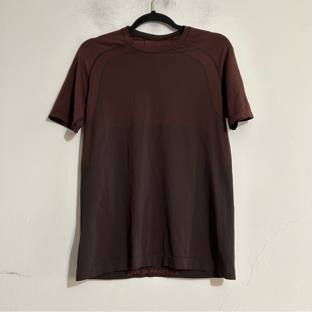 Lululemon Men's Metal Vent Tech Short Sleeve T-Shirt Small Red Active Workout